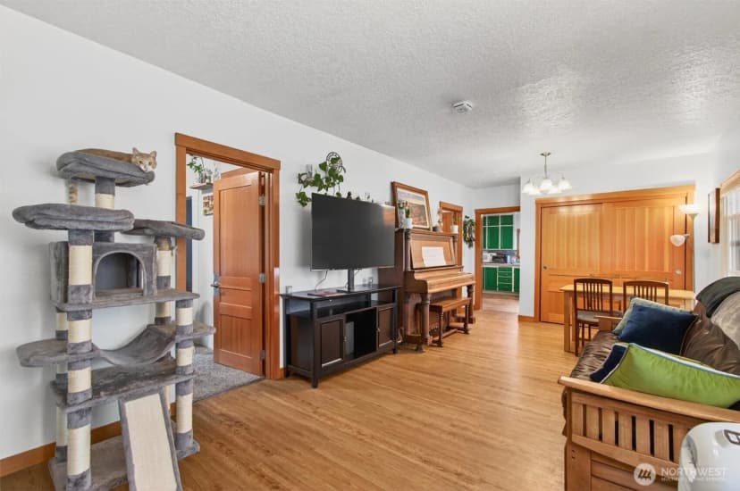 Property photo for 704 S 5th Avenue, Kelso photo 6
