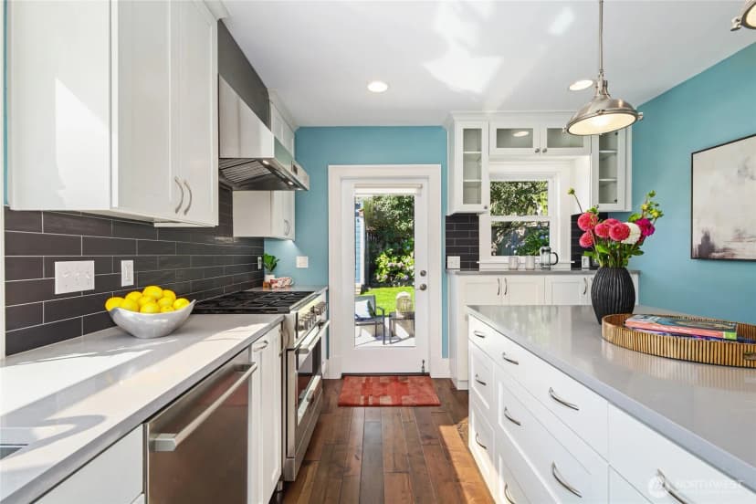 Property photo for 3421 Belvidere Avenue Sw, Seattle photo 11