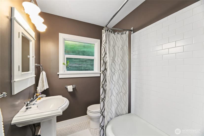 Property photo for 3421 Belvidere Avenue Sw, Seattle photo 17