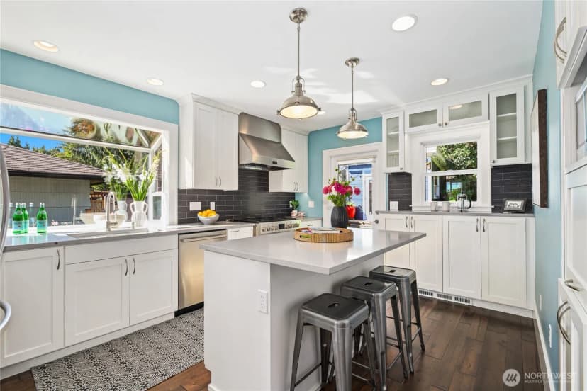 Property photo for 3421 Belvidere Avenue Sw, Seattle photo 10