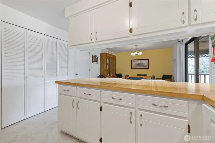 Property photo for 318 N 18th Place, Mount Vernon photo 11