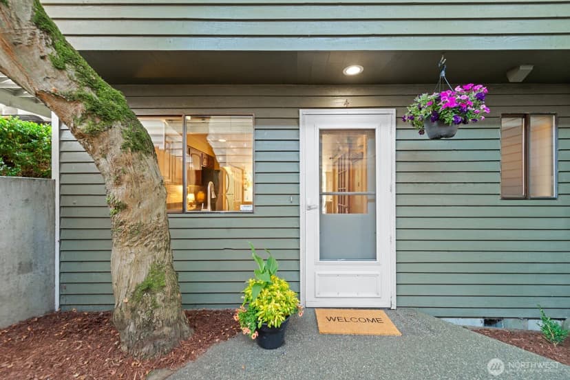 Property photo for 5932 Fauntleroy Way Sw #4, Seattle photo 2