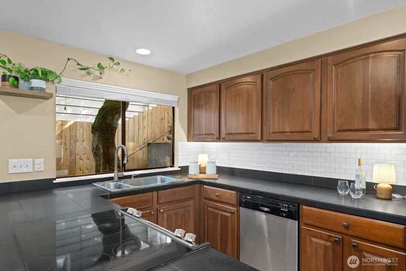 Property photo for 5932 Fauntleroy Way Sw #4, Seattle photo 14