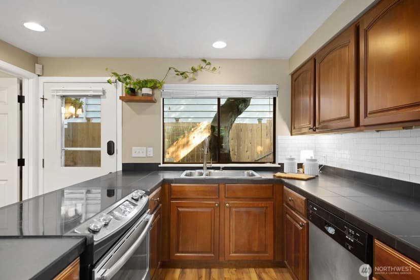 Property photo for 5932 Fauntleroy Way Sw #4, Seattle photo 12