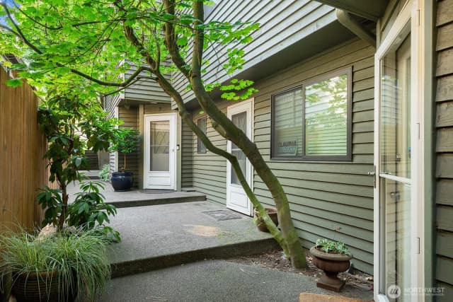 Property photo for 5932 Fauntleroy Way Sw #4, Seattle photo 3