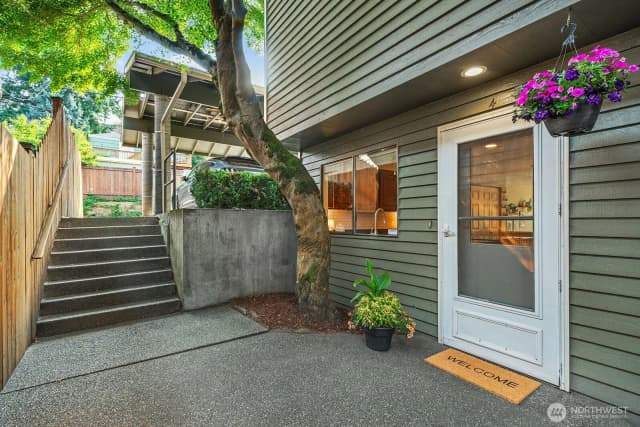 Property photo for 5932 Fauntleroy Way Sw #4, Seattle
