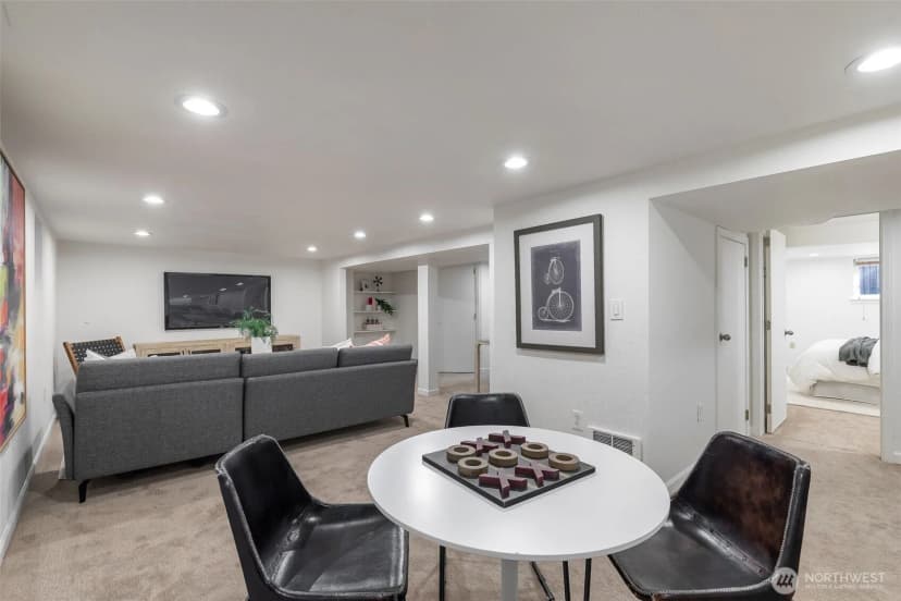 Property photo for 1015 5th Avenue W, Seattle photo 29