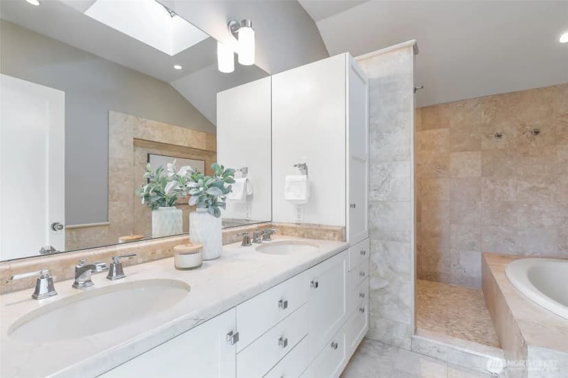 Property photo for 1015 5th Avenue W, Seattle photo 19