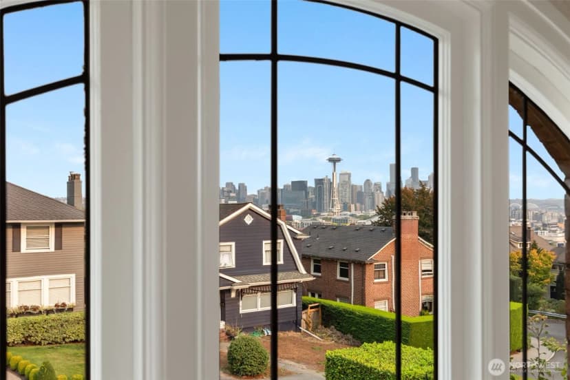 Property photo for 1015 5th Avenue W, Seattle photo 27