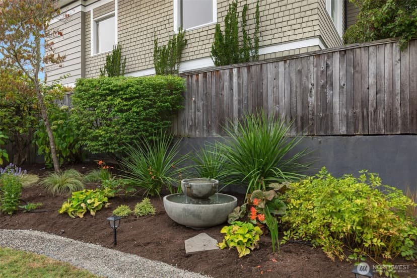 Property photo for 1015 5th Avenue W, Seattle photo 36