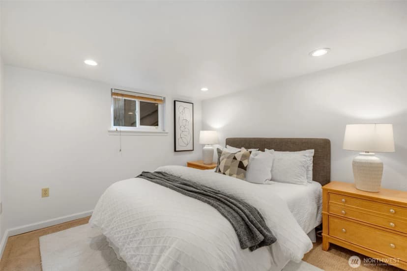 Property photo for 1015 5th Avenue W, Seattle photo 30