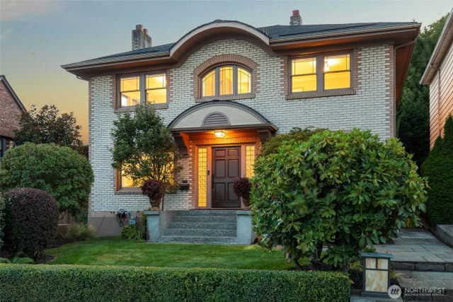 Property photo for 1015 5th Avenue W, Seattle