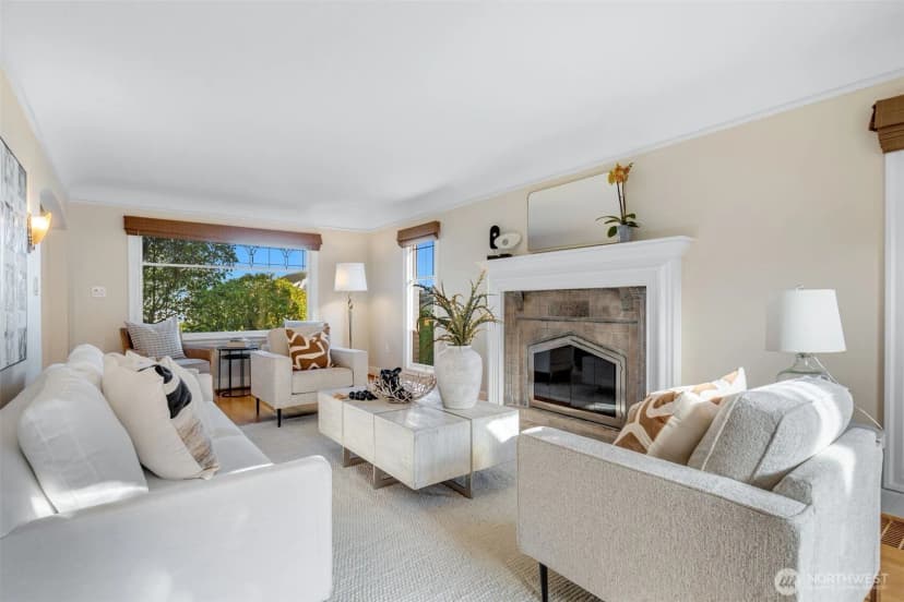 Property photo for 1015 5th Avenue W, Seattle photo 6