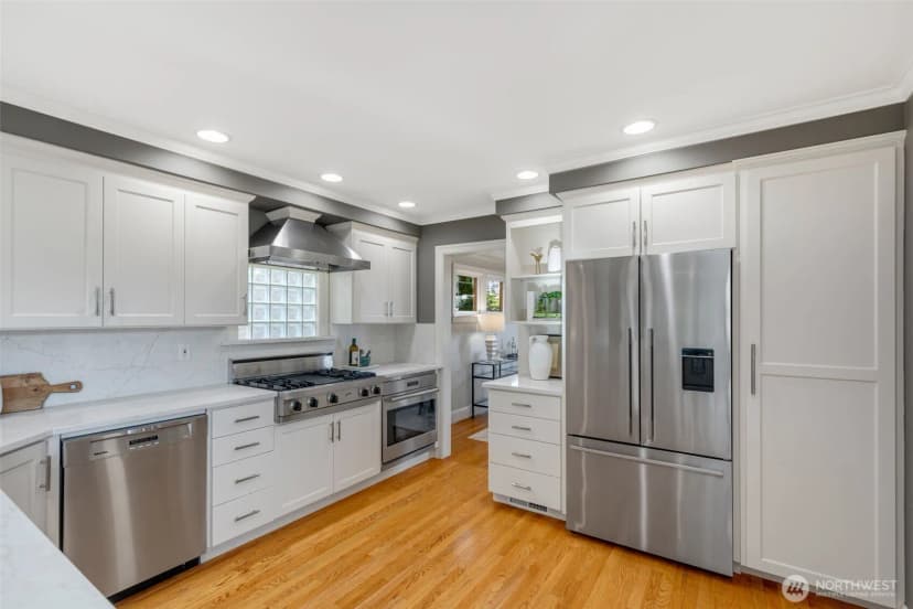 Property photo for 1015 5th Avenue W, Seattle photo 10