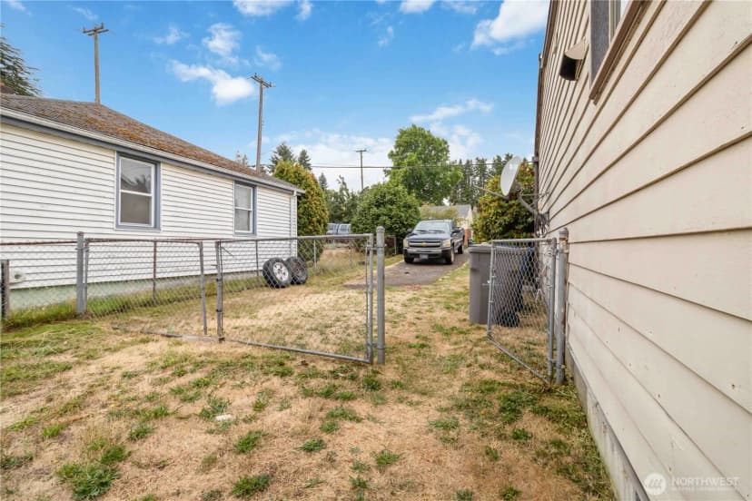 Property photo for 13794 34th Avenue S, Tukwila photo 15