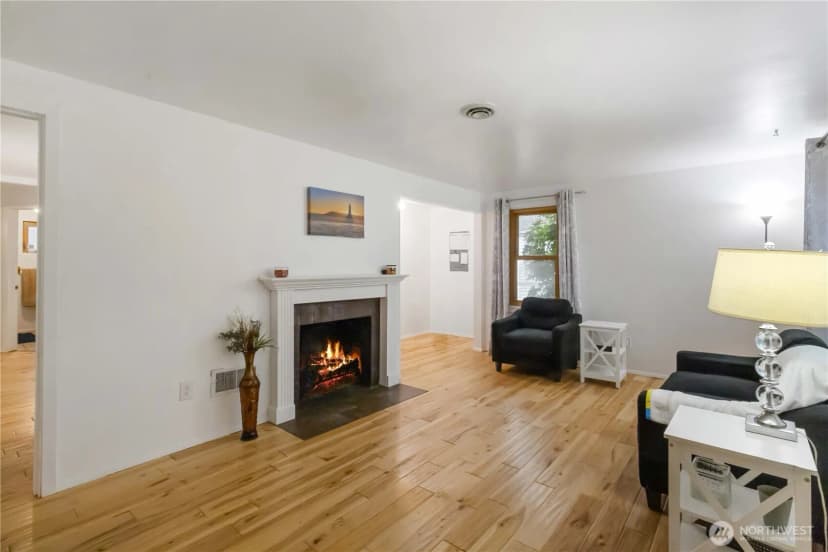 Property photo for 13794 34th Avenue S, Tukwila photo 3