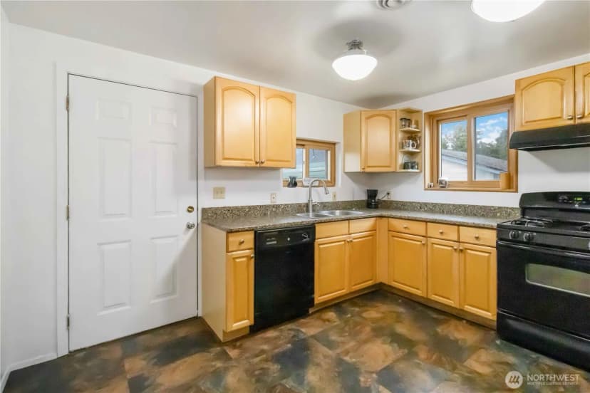 Property photo for 13794 34th Avenue S, Tukwila photo 8