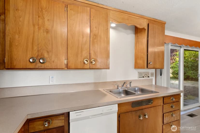 Property photo for 11705 Tomahawk Road Sw, Lakewood photo 12