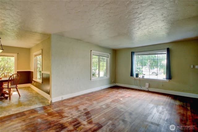 Property photo for 1700 S 6th Street, Mount Vernon photo 5