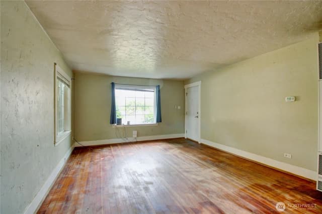Property photo for 1700 S 6th Street, Mount Vernon photo 4