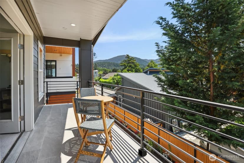 Property photo for 125 1st Avenue Nw, Issaquah photo 13