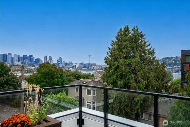 Property photo for 2212 Franklin Ave E #a, Seattle photo 3