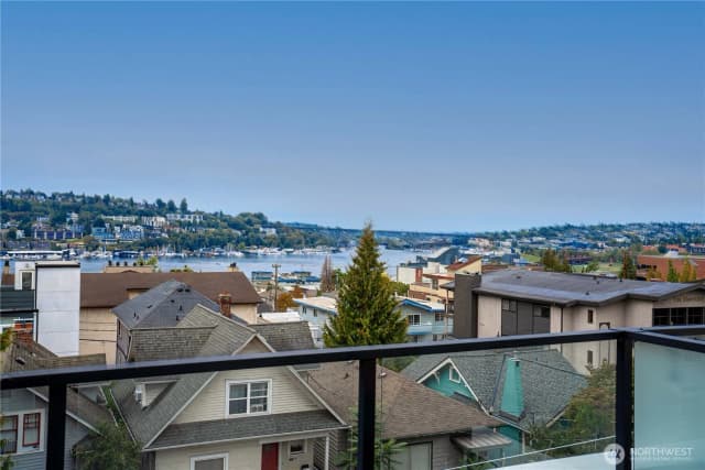 Property photo for 2212 Franklin Ave E #a, Seattle photo 4