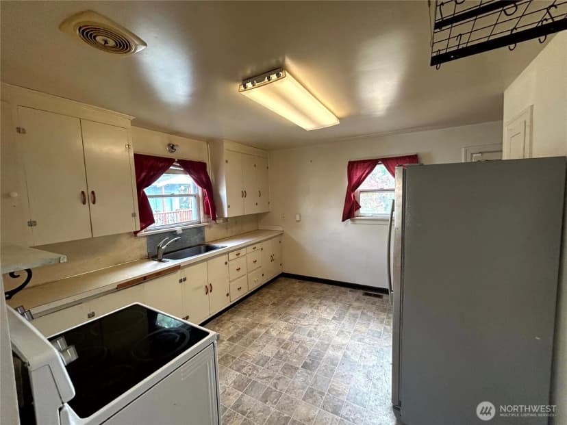 Property photo for 16226 51st Avenue S, Tukwila photo 22