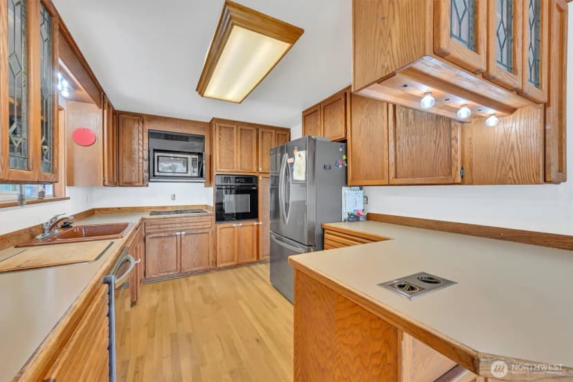 Property photo for 21027 7th Place S, Des Moines photo 11