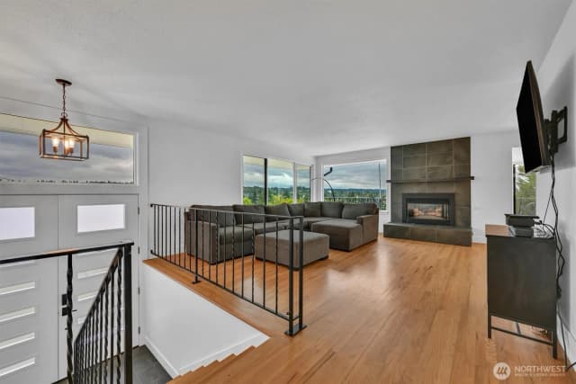 Property photo for 21027 7th Place S, Des Moines photo 4