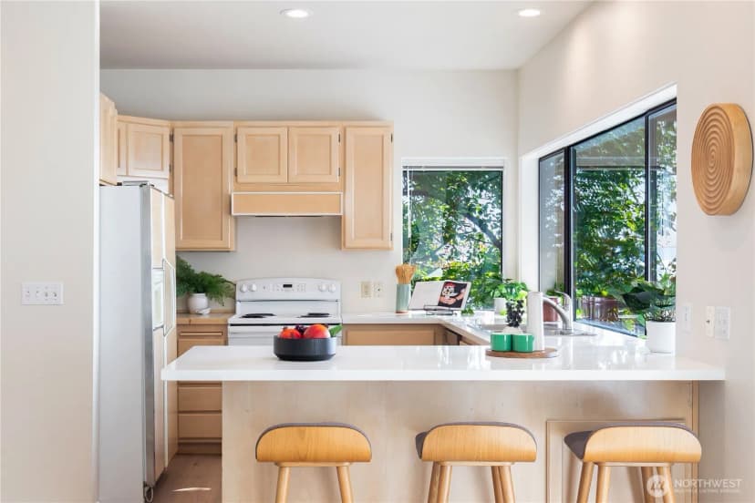 Property photo for 5225 Sw Jacobsen Road, Seattle photo 11