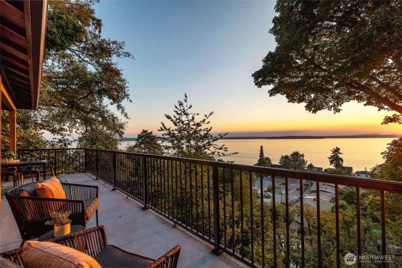 Property photo for 5225 Sw Jacobsen Road, Seattle photo 16