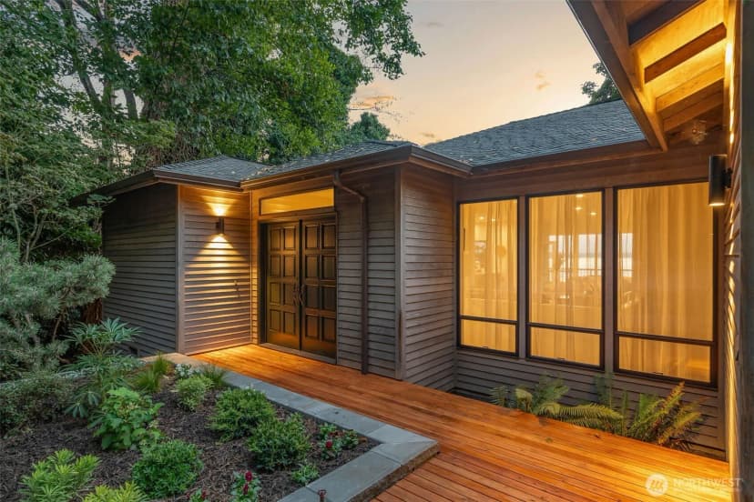 Property photo for 5225 Sw Jacobsen Road, Seattle photo 2