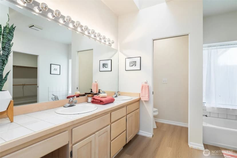 Property photo for 5225 Sw Jacobsen Road, Seattle photo 21