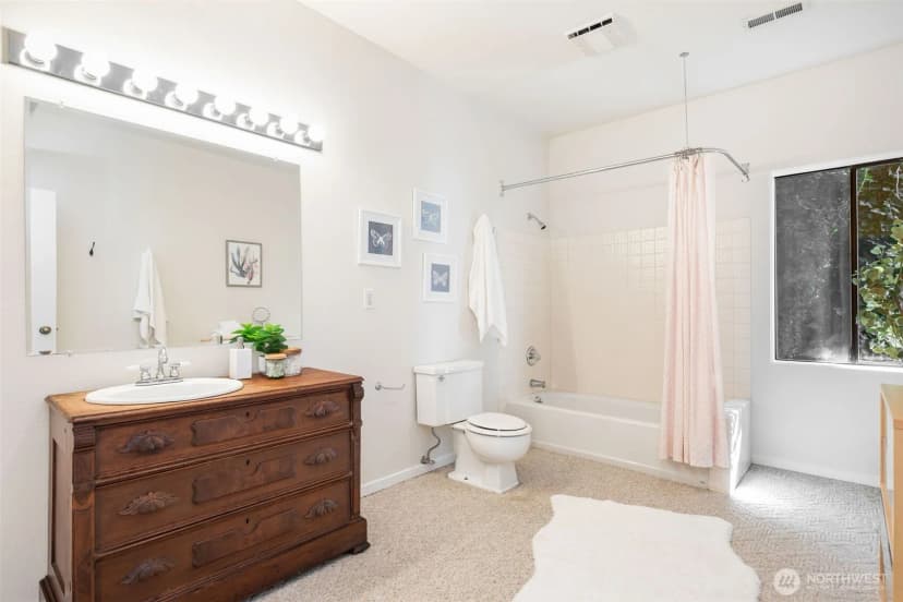 Property photo for 5225 Sw Jacobsen Road, Seattle photo 32