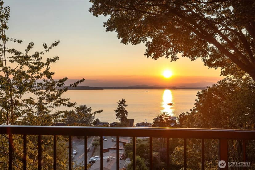 Property photo for 5225 Sw Jacobsen Road, Seattle photo 17