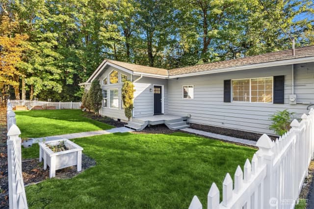Property photo for 26833 Se 76th Place, Issaquah photo 2