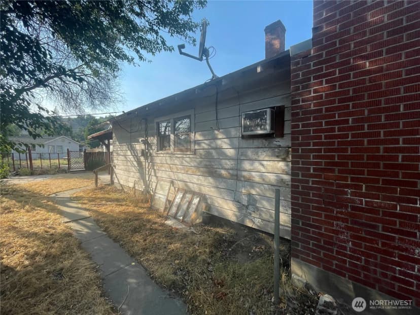 Property photo for 107 N Cedar Street, Omak photo 2