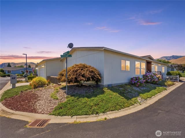 Property photo for 1625 Pleasant Avenue #38, Wenatchee photo 2