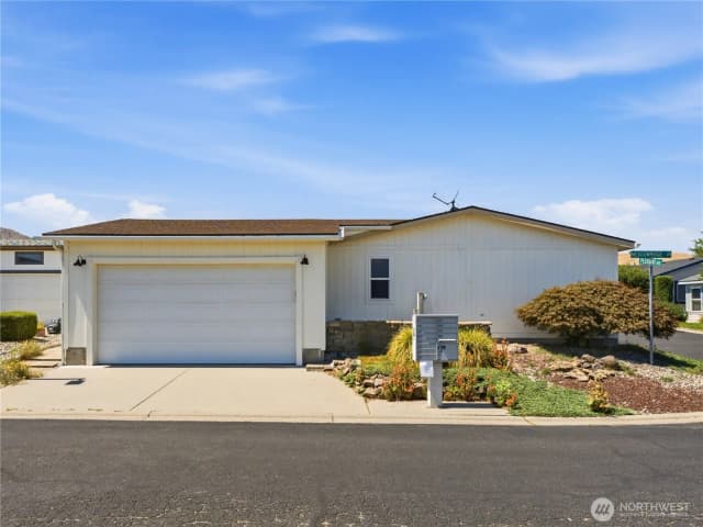 Property photo for 1625 Pleasant Avenue #38, Wenatchee photo 3