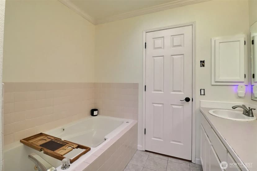 Property photo for 5578 Lynwood Center Road Ne, Bainbridge Island photo 18