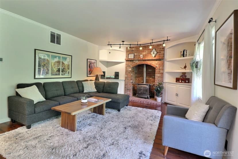 Property photo for 5578 Lynwood Center Road Ne, Bainbridge Island photo 3
