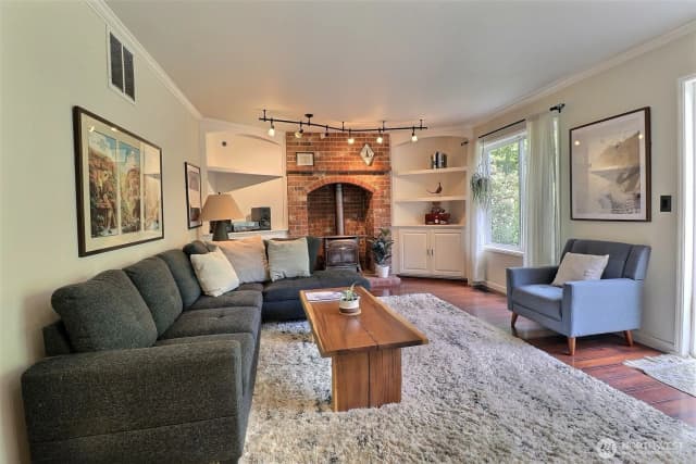 Property photo for 5578 Lynwood Center Road Ne, Bainbridge Island photo 2