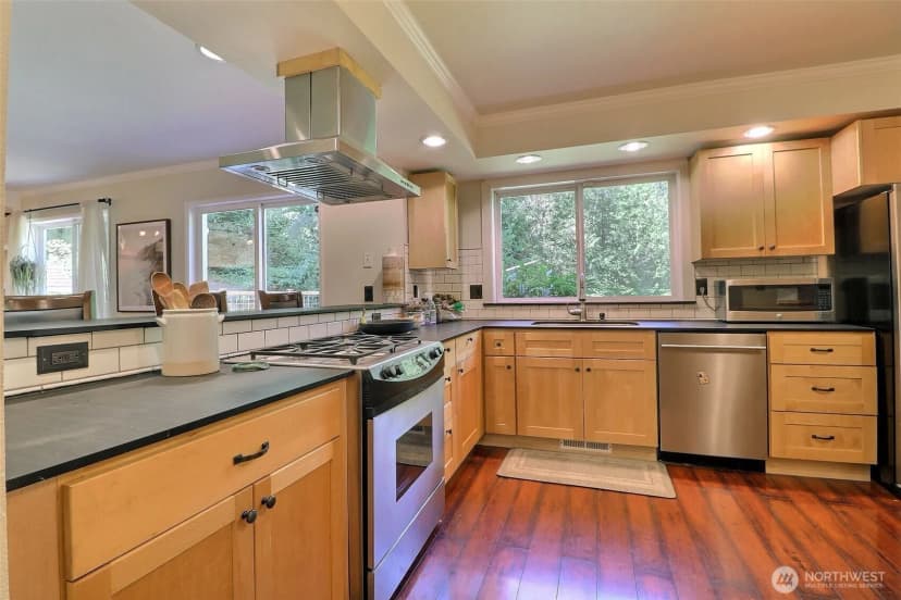 Property photo for 5578 Lynwood Center Road Ne, Bainbridge Island photo 8