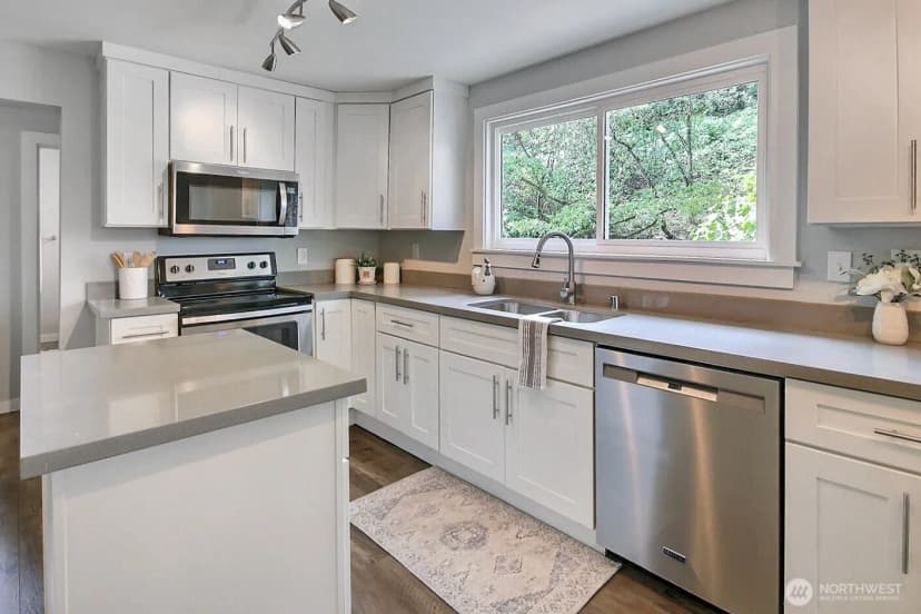 Property photo for 14003 Macadam Road S, Tukwila photo 10