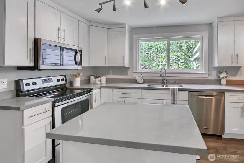 Property photo for 14003 Macadam Road S, Tukwila photo 12