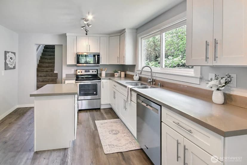 Property photo for 14003 Macadam Road S, Tukwila photo 9