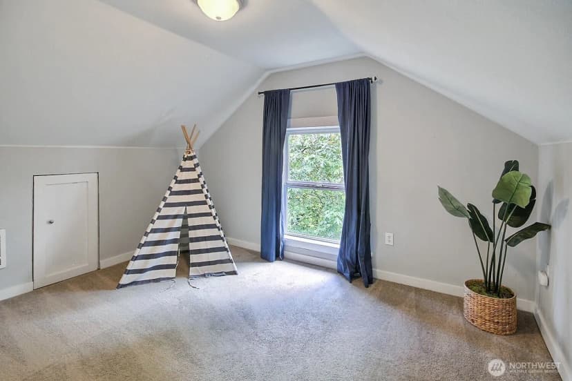 Property photo for 14003 Macadam Road S, Tukwila photo 20