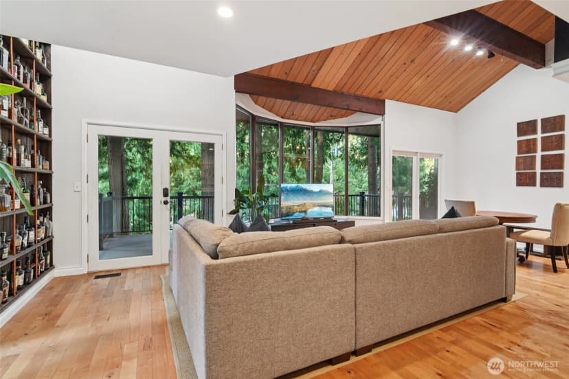 Property photo for 790 Highwood Drive Sw, Issaquah photo 6