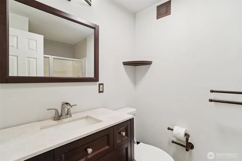 Property photo for 790 Highwood Drive Sw, Issaquah photo 24